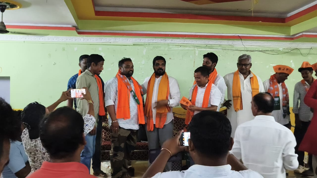 କଲ୍ୟାଣସିଂହପୁର ଠାରେ ବିଜେପି ଦଳର ସାଂଗଠାନିକ ବୈଠକ ସହ ମିଶ୍ରଣ ପର୍ବ ଅନୁଷ୍ଠିତ