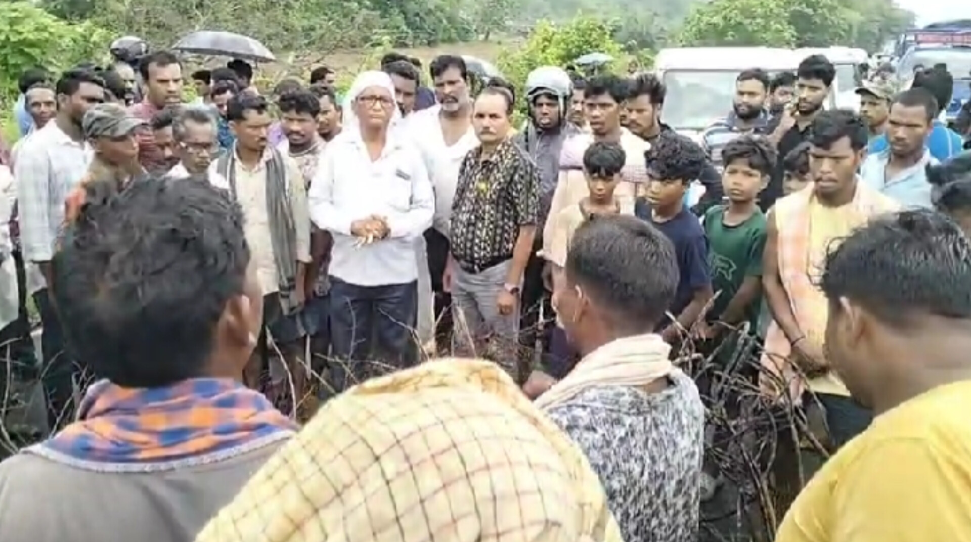 ଡ୍ରାଇଭର ର ଅସାବଦାନତା ଯୋଗୁଁ ଯୁବତୀର ଘଟଣା ସ୍ତଳରେ ମୃତ୍ୟୁ ।