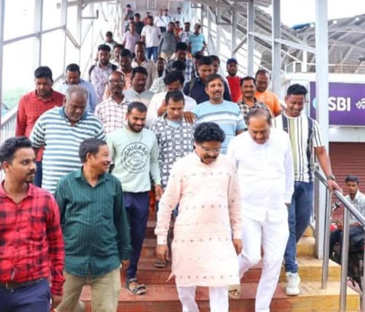 ସ୍ୱାସ୍ଥ୍ୟ ସେବା ବିପର୍ଯ୍ୟସ୍ତ,ବିଧାୟକ ନେତା ଙ୍କ ଟଙ୍କା କାରବାର ଅଭିଯୋଗ ନେଇ ଆନ୍ଦୋଳନ ଚେତାବନୀ ।