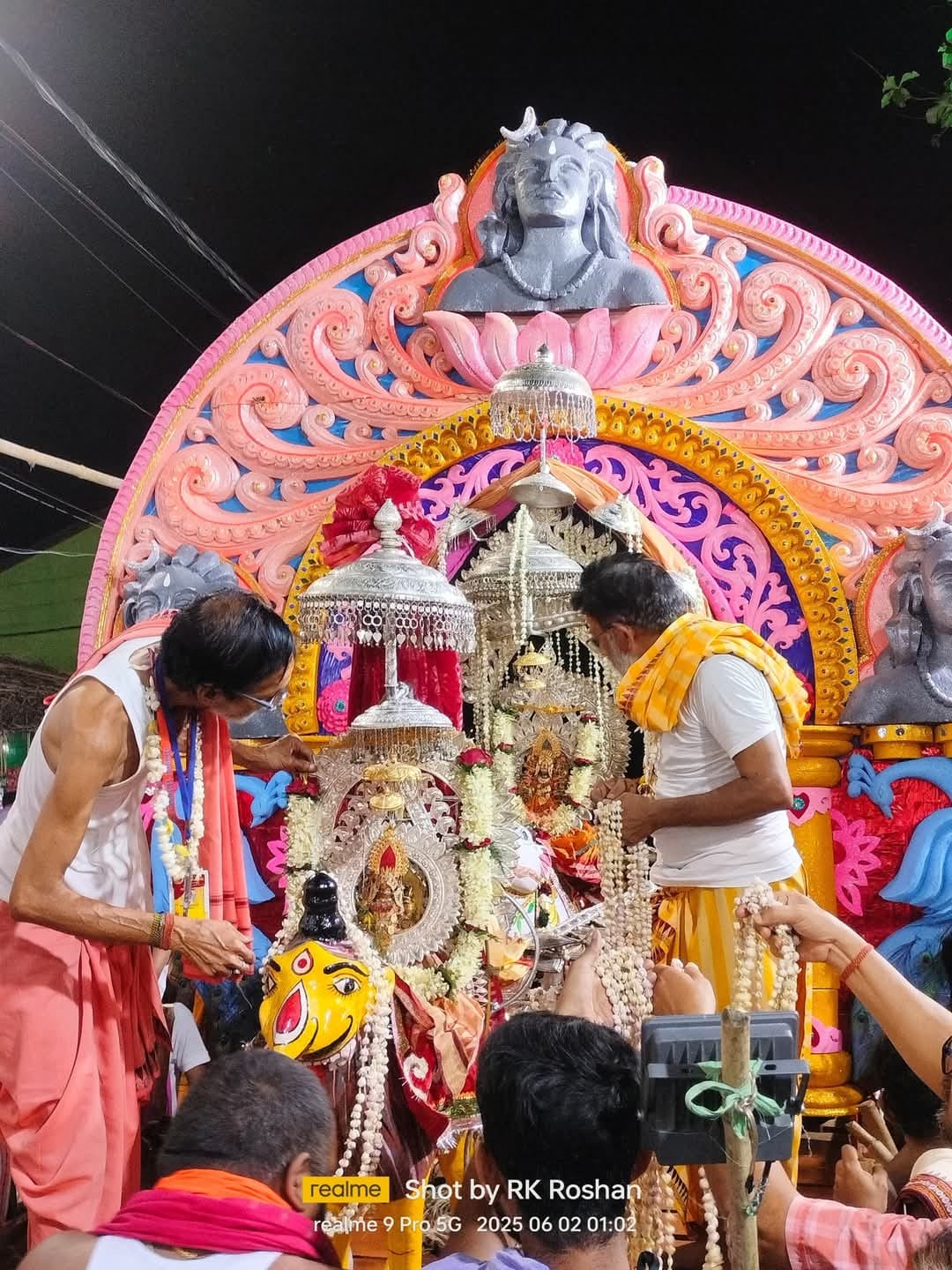 ଦେବ ଦମ୍ପତ୍ତିଙ୍କ ମନ୍ଦିର ପ୍ରବେଶ ସହ ଶେଷ ହେଲା ବରପାଲିର ପ୍ରସିଦ୍ଧ ଶୀତଳଷଷ୍ଠୀ ଯାତ୍ରା।