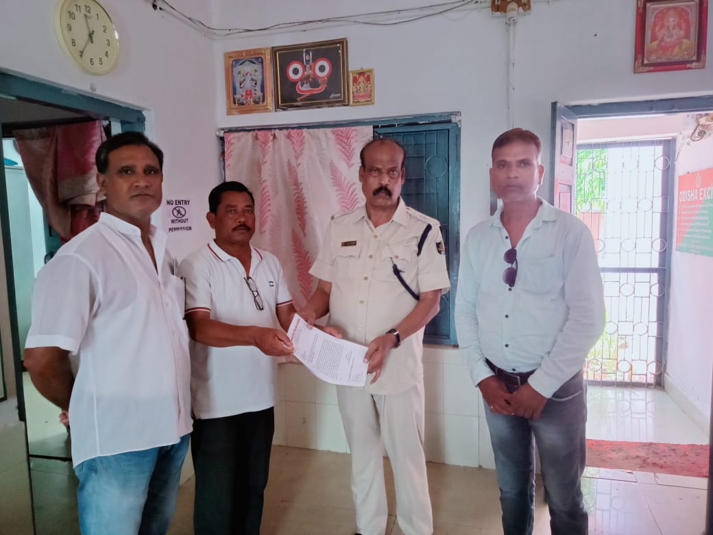 ବିଦେଶୀ ମଦ ଦୋକାନକୁ ବନ୍ଦ କରିବା ନେଇ ଜିଲ୍ଲା ଅବକାରୀ ଅଧିକ୍ଷକଙ୍କୁ ରାୟଗଡ ଜିଲ୍ଲା ବିକାଶ ମଞ୍ଚ ତରଫରୁ ଏକ ଦାବୀ ପତ୍ର ପ୍ରଦାନ।