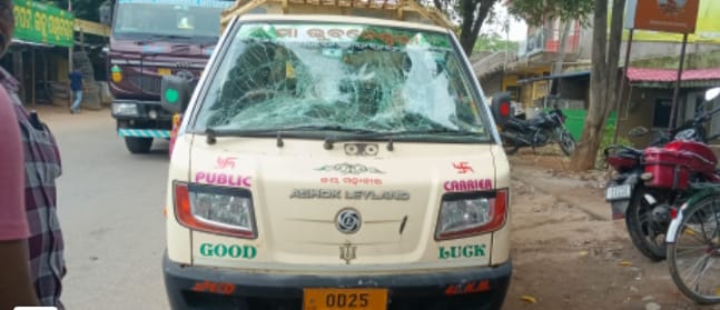 ଦଶପଲ୍ଲା ବଜାର ରେ ଦିନ ଦ୍ବିପ୍ରହରେ ବୋମାମାଡ଼