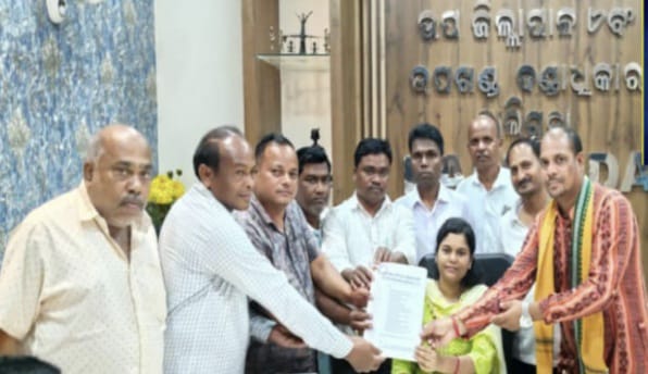 ଶଙ୍କରାଖୋଲକୁ ନୂତନ ବ୍ଲକ ଗଠନ ପାଇଁ ଉପଜିଲ୍ଲାପାଳଙ୍କୁ ଦାବିପତ୍ର ପ୍ରଦାନ